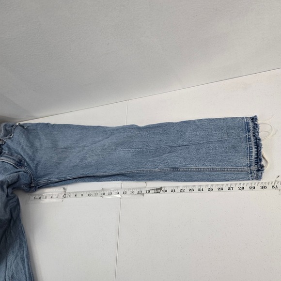 Abercrombie & Fitch 90s Straight Ultra High Rise Light‎ Wash Distressed Jeans - Picture 5 of 9